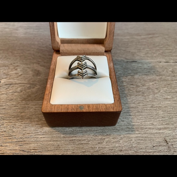 BOGO Cute Arrow Ring - Picture 2 of 2